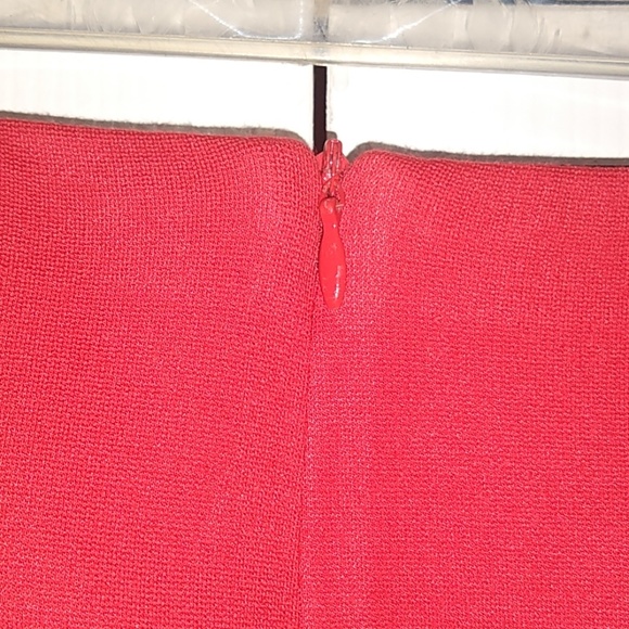 ⭐ Ann Taylor - Pencil Skirt - Picture 2 of 3